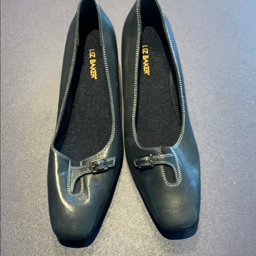 Woman’s Liz Baker leather pumps size 8m